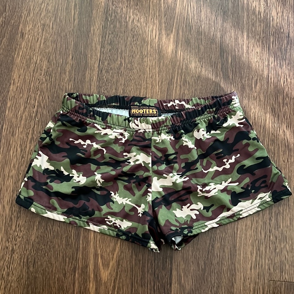 Hooters S Camo Shorts